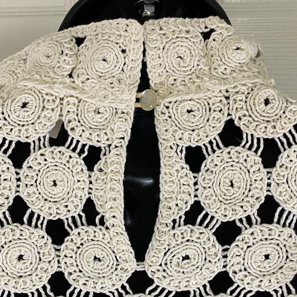 Adiva Cream Crochet Ruffle Blouse Large - Picture 3 of 9